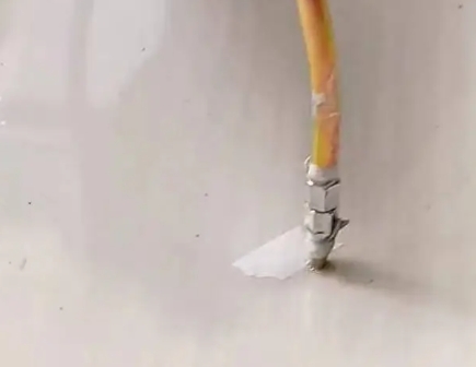 双湖瓷砖空鼓维修公司专业解答在瓷砖铺贴过程中，如果使用的砂料过粗（如全部使用了粗砂），可能会导致以下问题